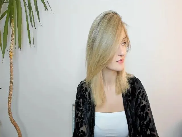 Live sex webcam photo for HelelGretta #260401570
