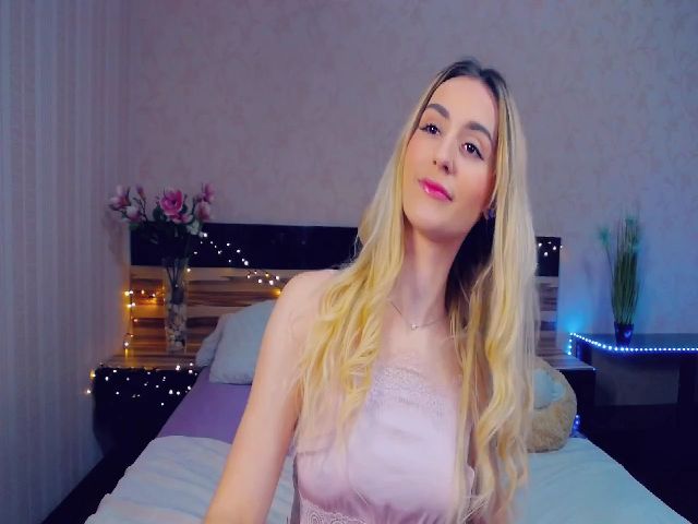 Live sex webcam photo for LiaBrazzer #253813801