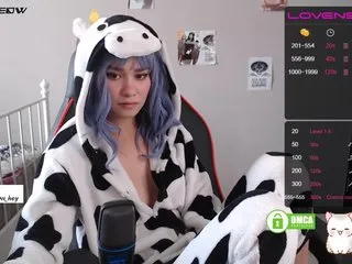 Live sex webcam photo for CreamMeow #240553312