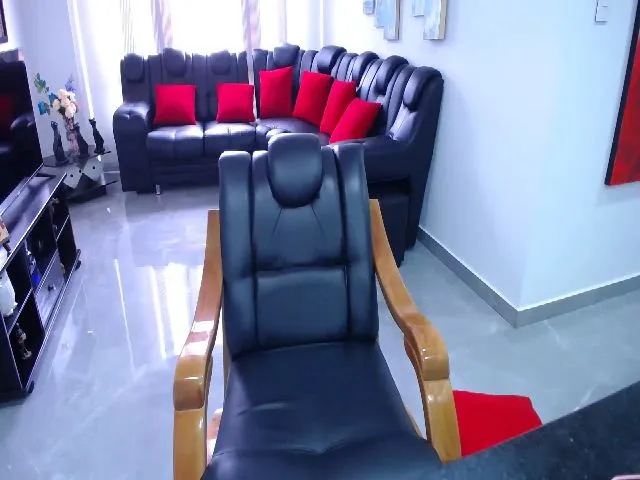 Live sex webcam photo for LaurenLovelly #260006974