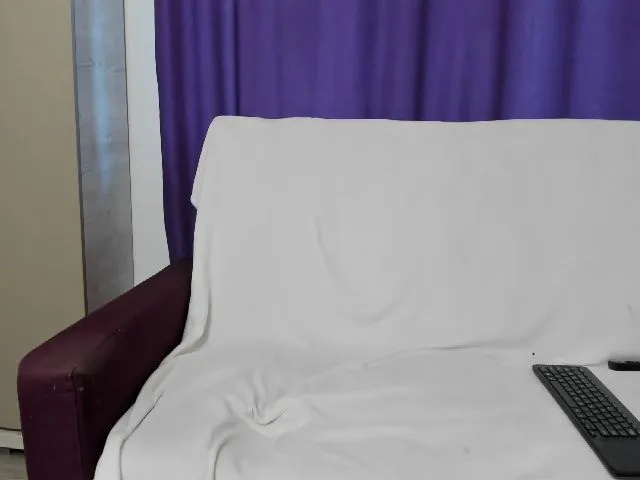 Live sex webcam photo for Ellyablondee #256969491