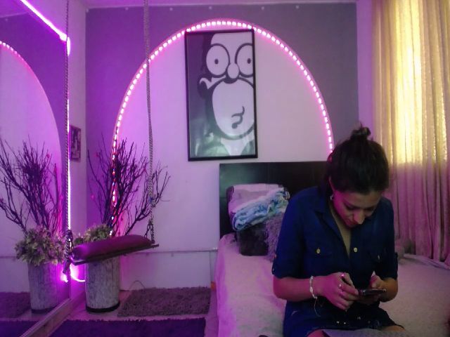 Live sex webcam photo for Emily_sweet2 #260924503