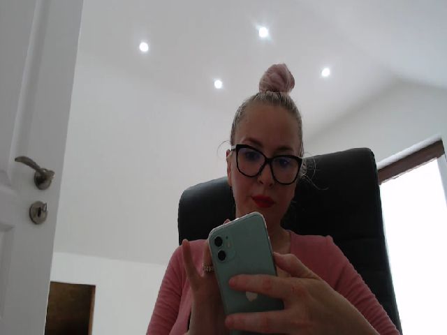 Live sex webcam photo for Singlemilff #255064212