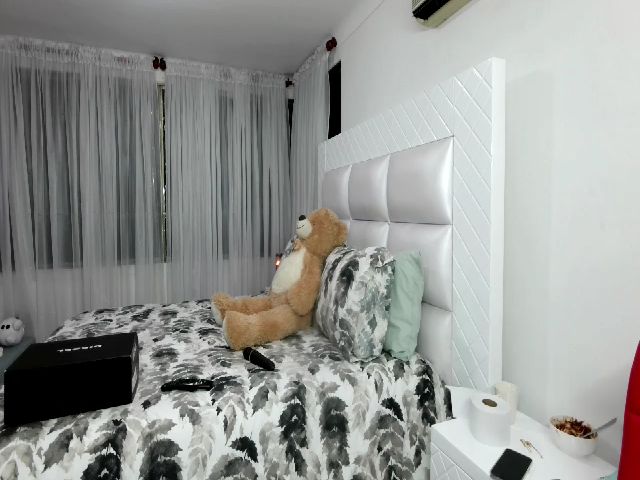 Live sex webcam photo for Einnyn_sweet #261782731