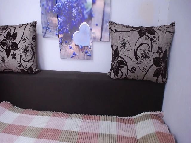 Live sex webcam photo for TeaseKate #253877910