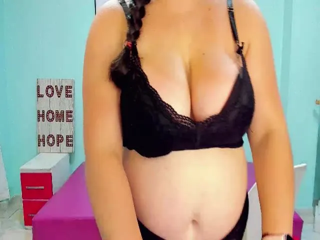 Live sex webcam photo for Ainohacarter #255340961