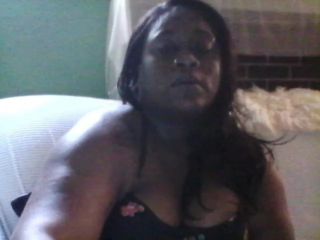 Live sex webcam photo for CashKitten #253168042