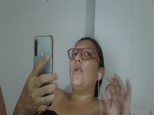 Live sex webcam photo for SweetLola01 #265321165