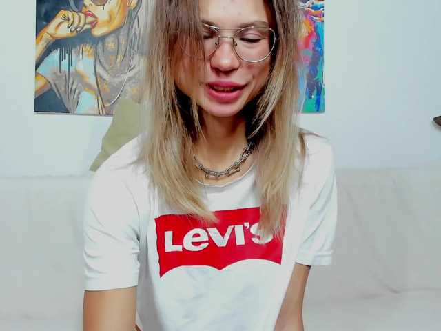 Live sex webcam photo for sarah-show #257390928