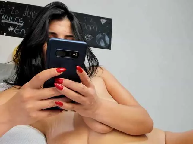 Live sex webcam photo for curvyana #240979966