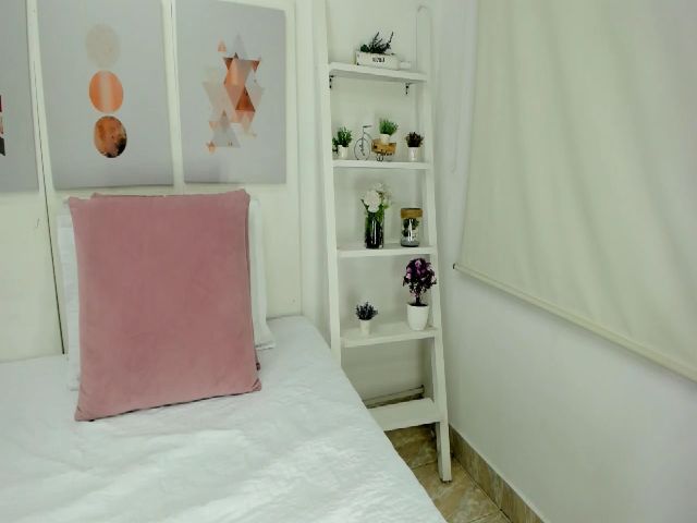 Live sex webcam photo for SOFI_LEONE #261720654