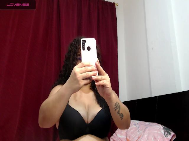 Live sex webcam photo for Sexy_liliam #257930844