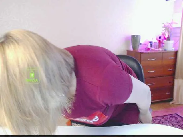 Live sex webcam photo for NewAnna #241237280