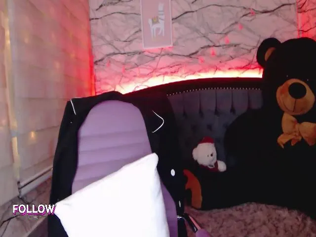 Live sex webcam photo for Karolkim018 #254051555