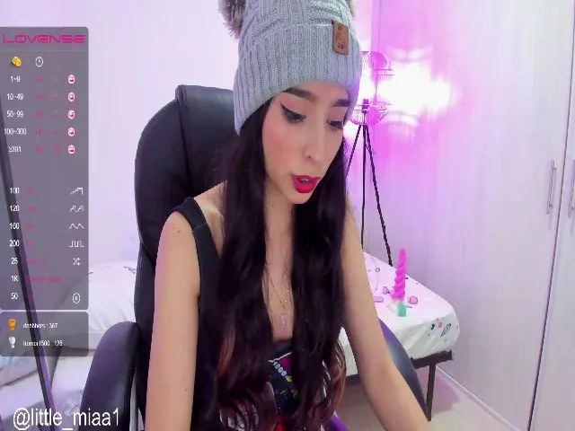 Live sex webcam photo for Little_Miaa1 #259853581
