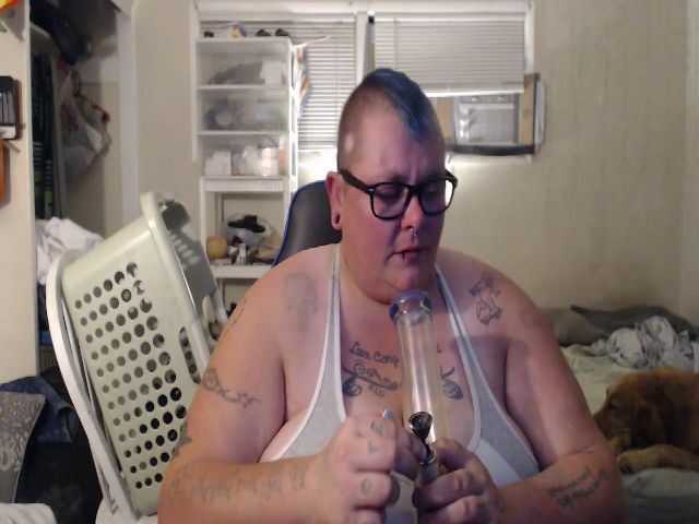 Live sex webcam photo for PunkChick420 #256229436