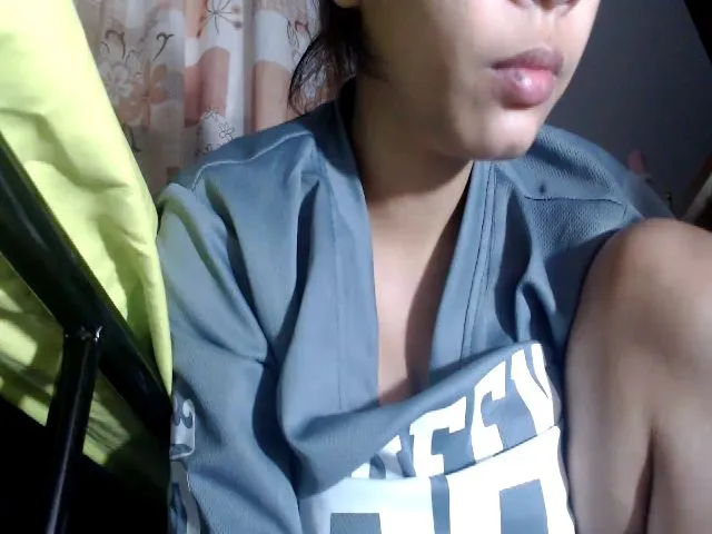 Live sex webcam photo for HotpukiLuver #258332158