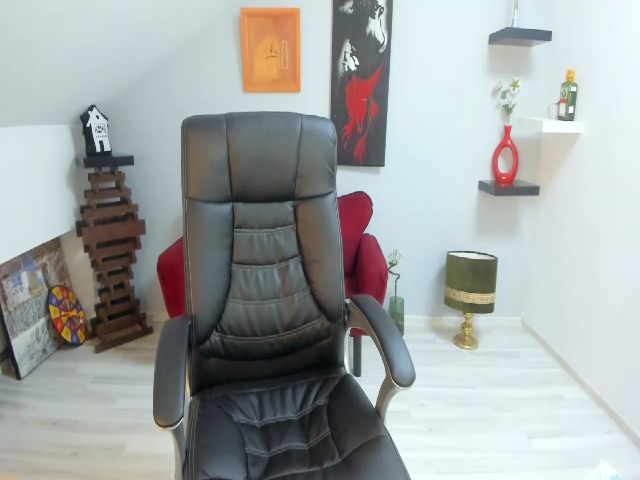 Live sex webcam photo for LizzieBrie #262952987