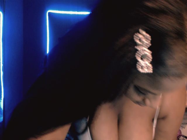 Live sex webcam photo for ELSIEMORRIS #257271259