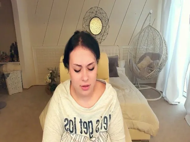 Live sex webcam photo for SerahMirabeli #254992159