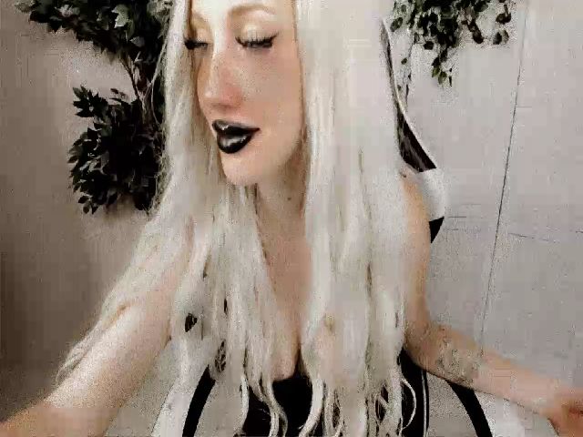 Live sex webcam photo for JuliaWilson #259180172