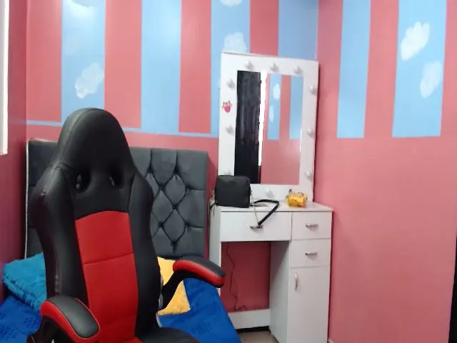 Live sex webcam photo for Miiaafox #263776930