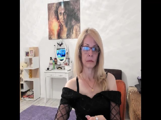 Live sex webcam photo for AngelKaty69 #253224100