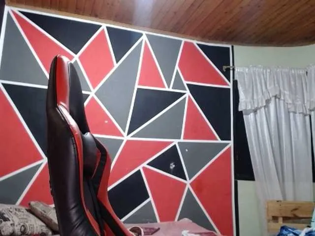 Live sex webcam photo for adri14-1 #258132720