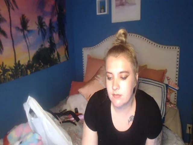 Live sex webcam photo for SnowWhiteXxxx #254338912