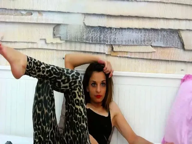 Live sex webcam photo for KammyJoe #263858529