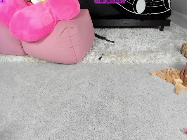 Live sex webcam photo for KasaraWood #258445634