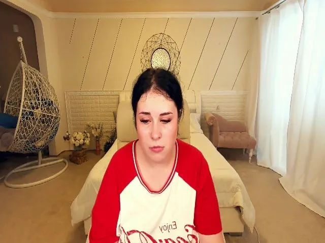 Live sex webcam photo for SerahMirabeli #261986253