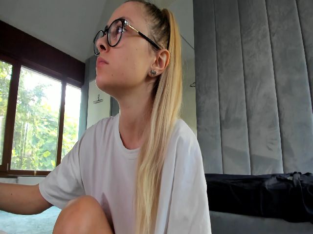 Live sex webcam photo for LucyDev #262946705