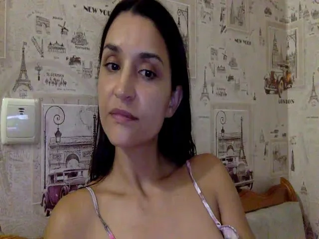 Live sex webcam photo for JolyBoss #260851885