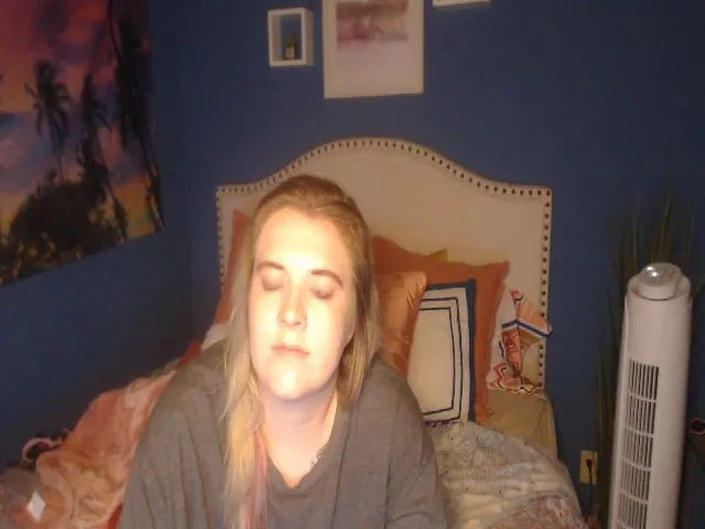 Live sex webcam photo for SnowWhiteXxxx #255523229