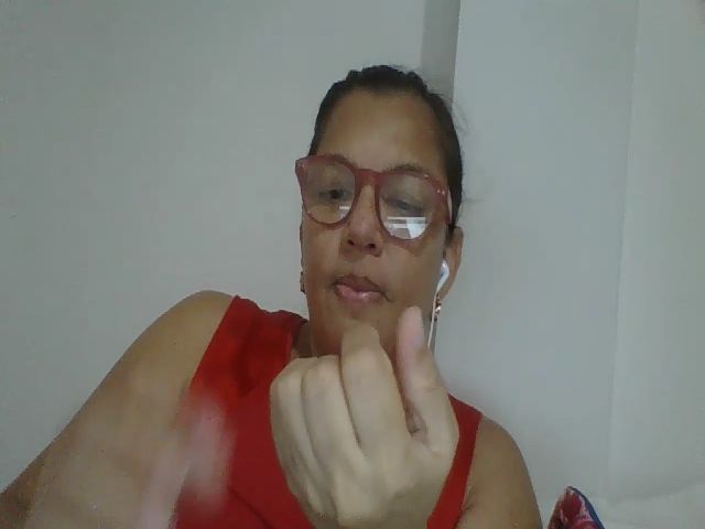 Live sex webcam photo for SweetLola01 #254985340