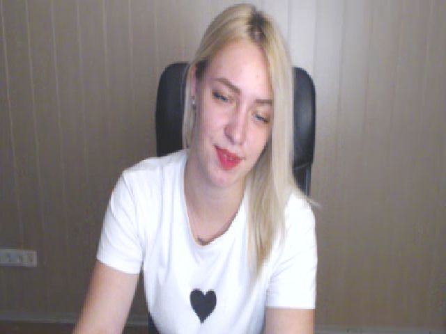 Live sex webcam photo for KetiLove_ #256513070