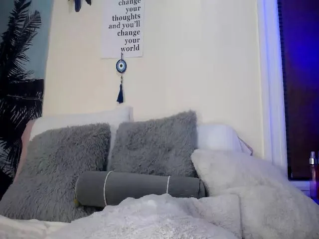 Live sex webcam photo for Slimmamiijen #252955218