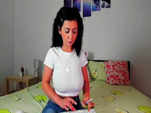 Live sex webcam photo for ANONYMUSGIRL #256057615