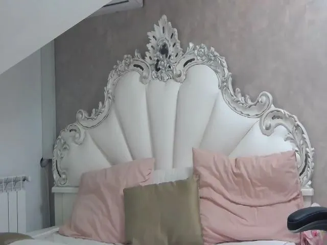 Live sex webcam photo for SoffyyHot #260305487