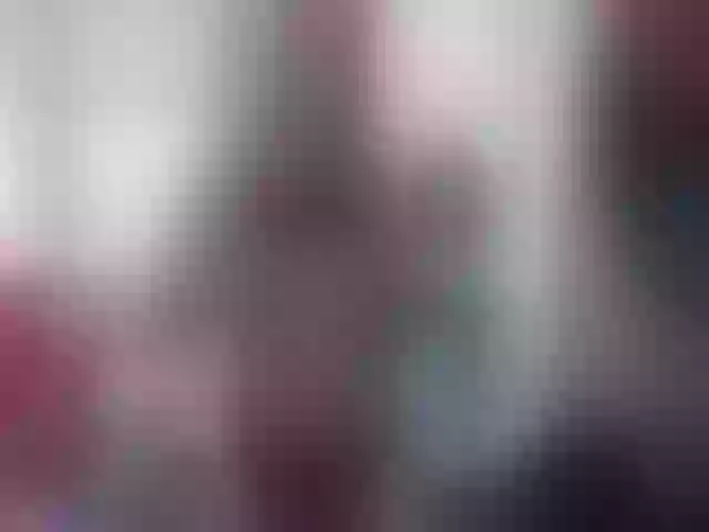 Live sex webcam photo for MaddieLouLou #258646319