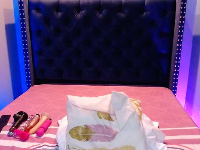 Live sex webcam photo for AnnieBellerou #242567477