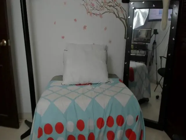 Live sex webcam photo for Angel_grey_ #254246575