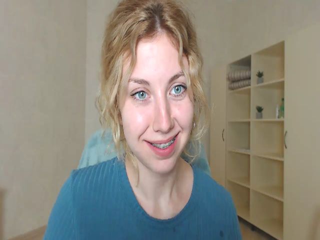 Live sex webcam photo for MollyDiamond1 #261553459