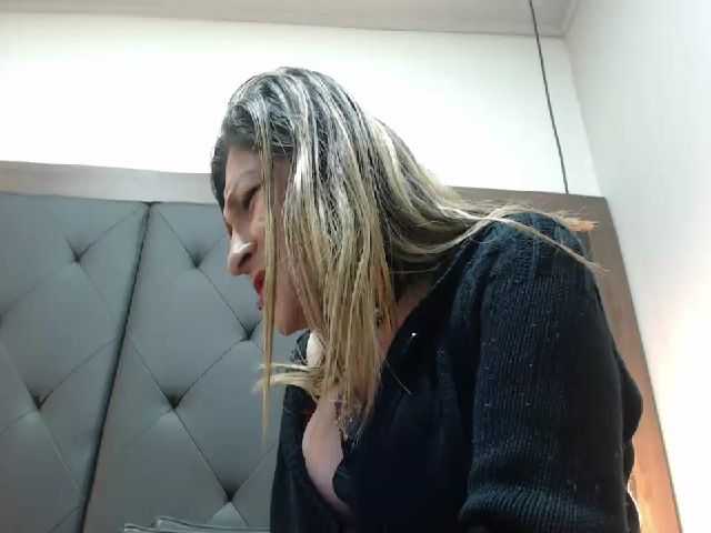 Live sex webcam photo for AnaSaenz #254279988