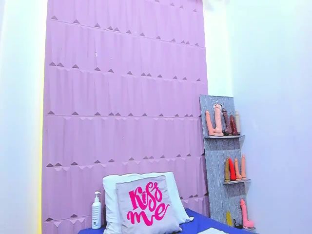 Live sex webcam photo for Cristal_West #252267338