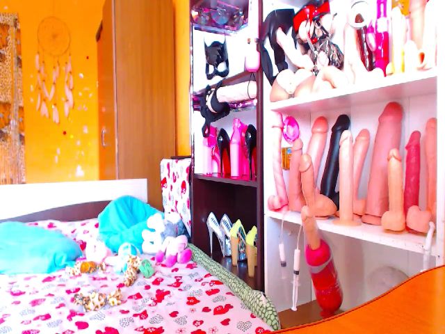 Live sex webcam photo for Cuminmenowbby #263693228