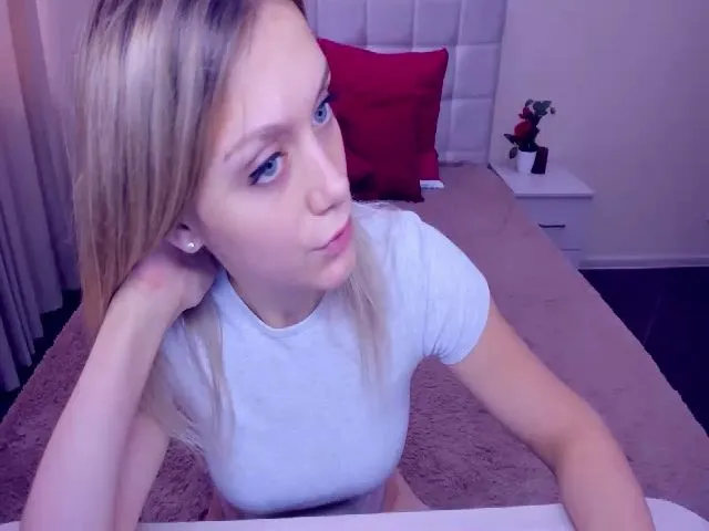 Live sex webcam photo for MeganKind #261087135