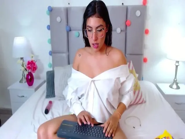 Live sex webcam photo for Mia_thompsons #253150772