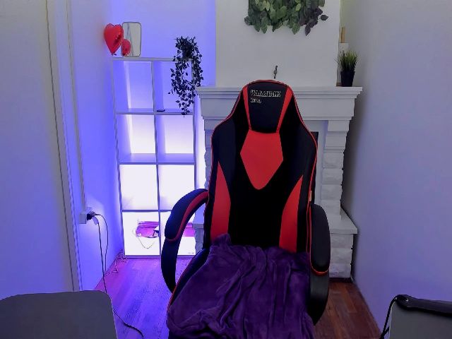 Live sex webcam photo for HelenCarter #256475837